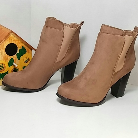 🆕 Taupe Chelsea Boot Faux Suede Chunky Heel 🆕 - Picture 2 of 8